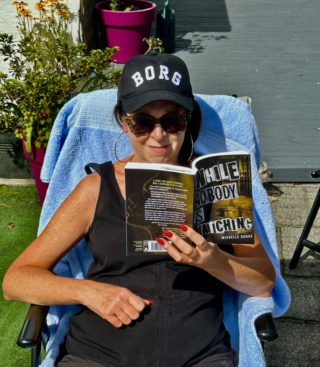ConalCreedon's tweet image. Far be it for me to recommend, suggest or curtail the reading list of another ...
But sometimes I worry that her fascination with Murder Mystery might only be giving her ideas ...
Seen here enjoying Michelle Dunne @NotDunneYet - up next  Amy Jordan Cronin @AmyCroninAuthor