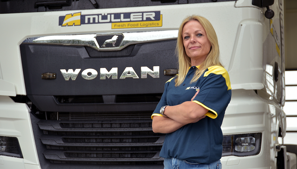 mullerffl's tweet image. Wij hebben naast MAN nu ook een WOMAN truck! En daar is onze chauffeur Fleur ook erg blij mee!

Een mooie samenwerking met Roordink Bedrijfswagens! De levering valt samen met de instroom van 200 nieuwe trucks.

Lees meer op: transport-online.nl/site/157983/wo…