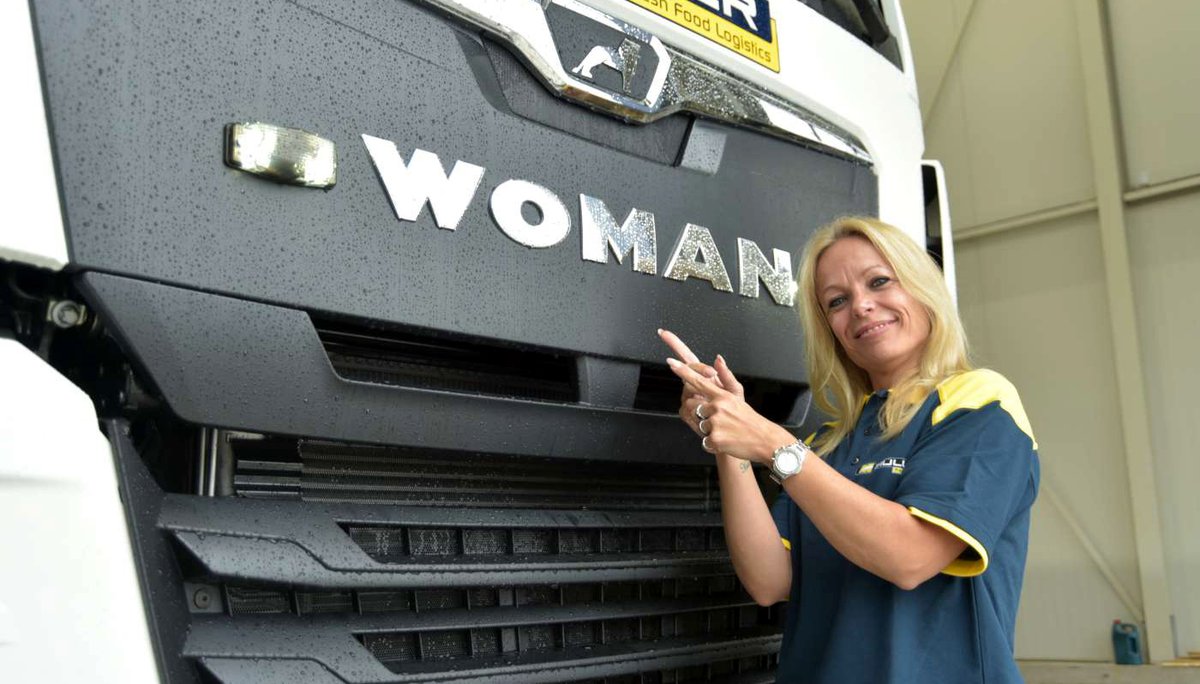 mullerffl's tweet image. Wij hebben naast MAN nu ook een WOMAN truck! En daar is onze chauffeur Fleur ook erg blij mee!

Een mooie samenwerking met Roordink Bedrijfswagens! De levering valt samen met de instroom van 200 nieuwe trucks.

Lees meer op: transport-online.nl/site/157983/wo…