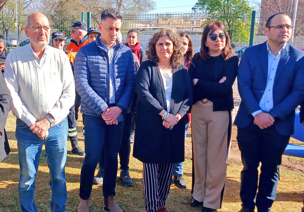 MinSaludMza's tweet photo. La ministra de Salud @AnaMariaNadal2 y el intendente @MIglesias2019, han suscrito la resolución para implementación del programa "Guaymallén Cardioprotegido" en conjunto con el #SEC, teniendo como objetivo brindar asistencia inmediata en hechos que ocurran en espacios públicos. https://t.co/Aps5syJgEA