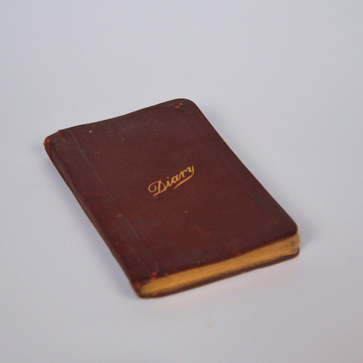 Great Lakes Museum (@mmglk) on Twitter photo Dear Diary.... ✍️
This Dominion pocket diary was kept by Nick Henderson  to record his movements working on ships throughout the north shore of Lake Ontario. He kept this diary while he worked on several ships and  towns and cities like Shannonville, Brighton, and Kingston. Dear Diary.... ✍️
This Dominion pocket diary was kept by Nick Henderson  to record his movements working on ships throughout the north shore of Lake Ontario. He kept this diary while he worked on several ships and  towns and cities like Shannonville, Brighton, and Kingston.