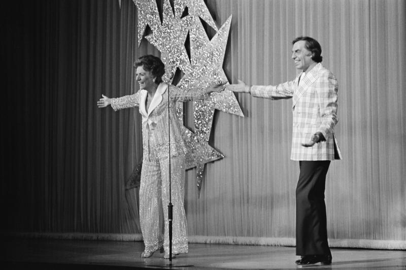 TheNoeleGordon's tweet photo. Some pictures of Grayson Scandals at the London Palladium #LarryGrayson100 https://t.co/fXVYsbHma4