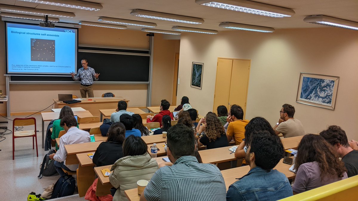 esonn_uga's tweet photo. 3) Mechanics of molecules &amp; biological structures by Bart Hoogenboom from University College London (@ucl)... (->) https://t.co/ZnZplJq0FO