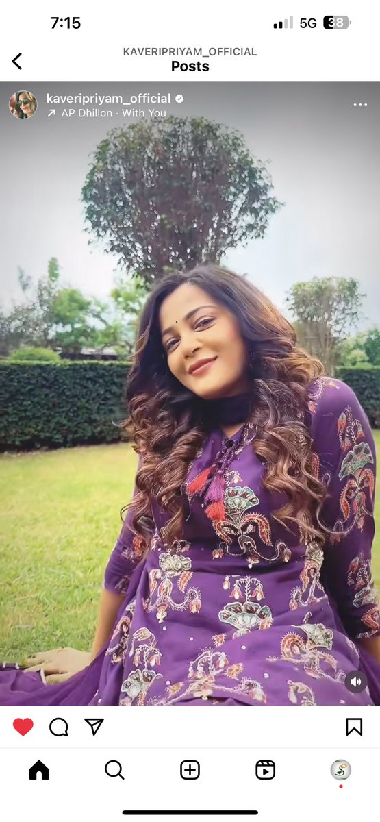 The feminine urge to pose when you are dressed up in Indian attire for the festival! 

#KaveriPriyam