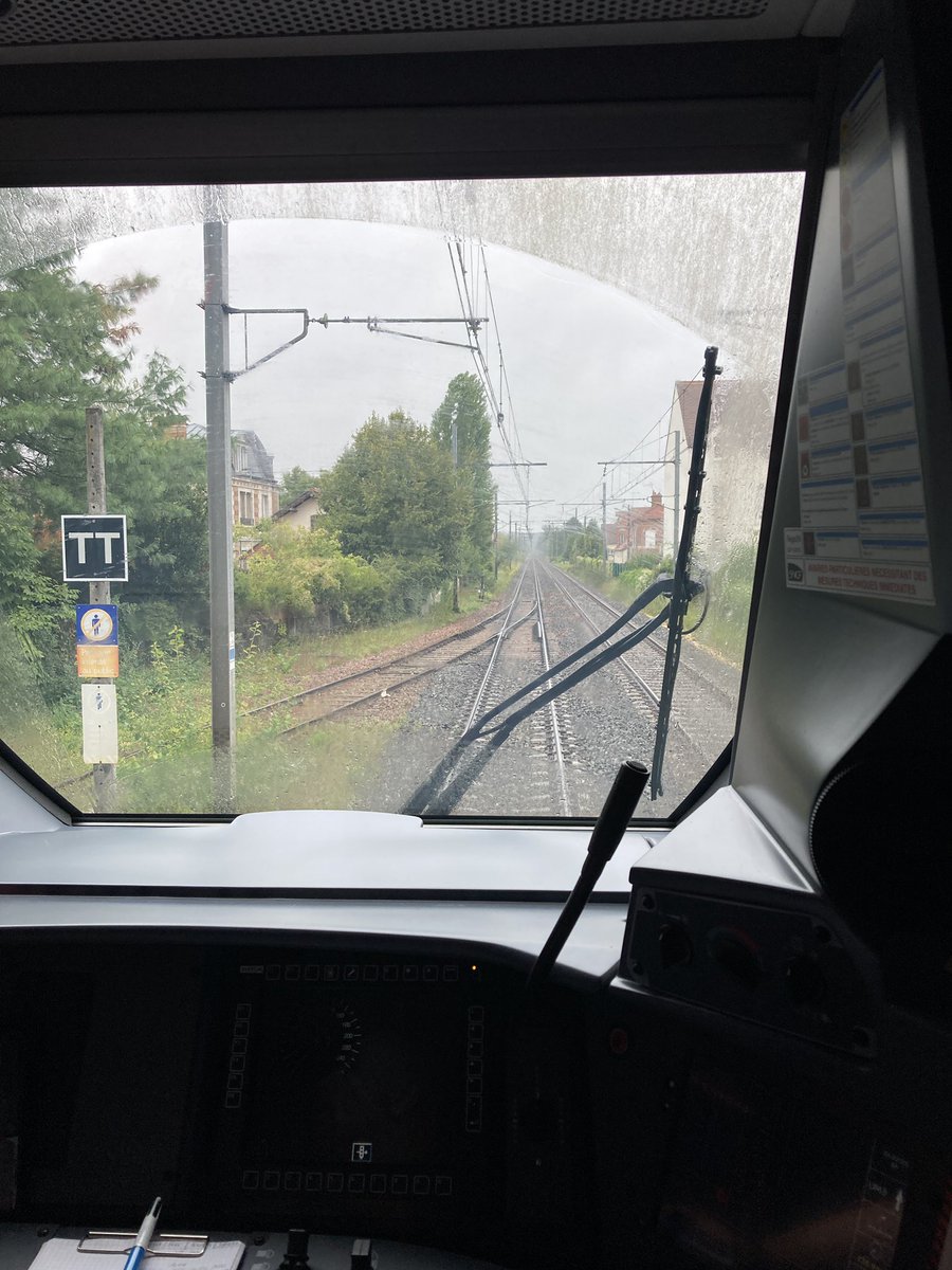 PE_Hetier's tweet photo. Auj, depuis la cabine sur la ligne R, je croise les animaux de la forêt… https://t.co/kkxDAfLURl