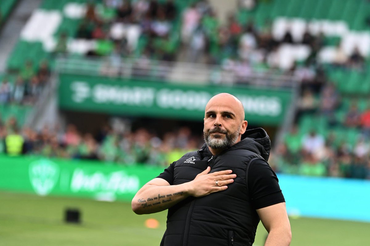 ASSE_NewsOff's tweet photo. 𝐎𝐅𝐅𝐈𝐂𝐈𝐄𝐋 ! 𝐉𝐀𝐍𝐎𝐓 𝐄𝐍 𝐄́𝐐𝐔𝐈𝐏𝐄 𝐃𝐄 𝐅𝐑𝐀𝐍𝐂𝐄 ! 🕷️🇫🇷
Libre depuis la fin de son aventure avec Valenciennes, l'ancien gardien de but Jérémie #Janot (45 ans) rejoint le staff de l'équipe de France espoirs en tant qu'entraîneur des gardiens.🧤💚 https://t.co/xNFW2O7jNI