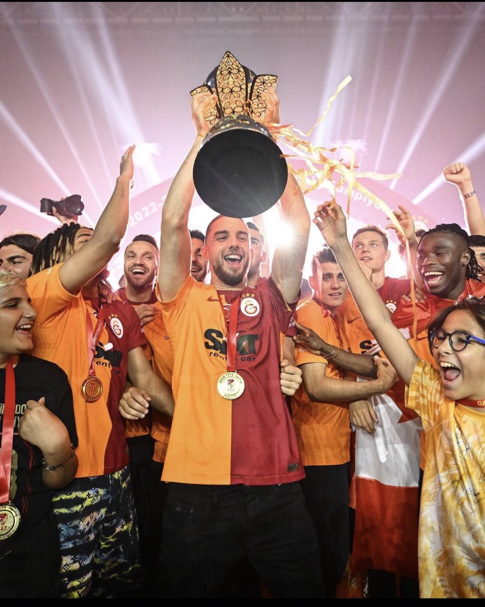 saffetulusoy's tweet photo. Sami Yen’e geliyorlar, Sami Yen’e. 
Sami Yen farkli.. 💛❤️ https://t.co/ZjqT0F2Vtg