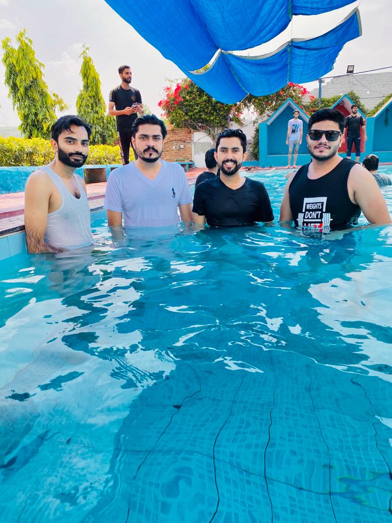 SheikhSheraz_1's tweet image. Had a blast at my friend&apos;s farm house for a pool party with the gang! 🏊‍♂️🎉 Loads of fun, laughter, and amazing memories. Check out these awesome pictures from the day.

 #PoolPartyFun #GoodTimes #MemoriesMade #poolparty #swimming #fun #Enjoyment