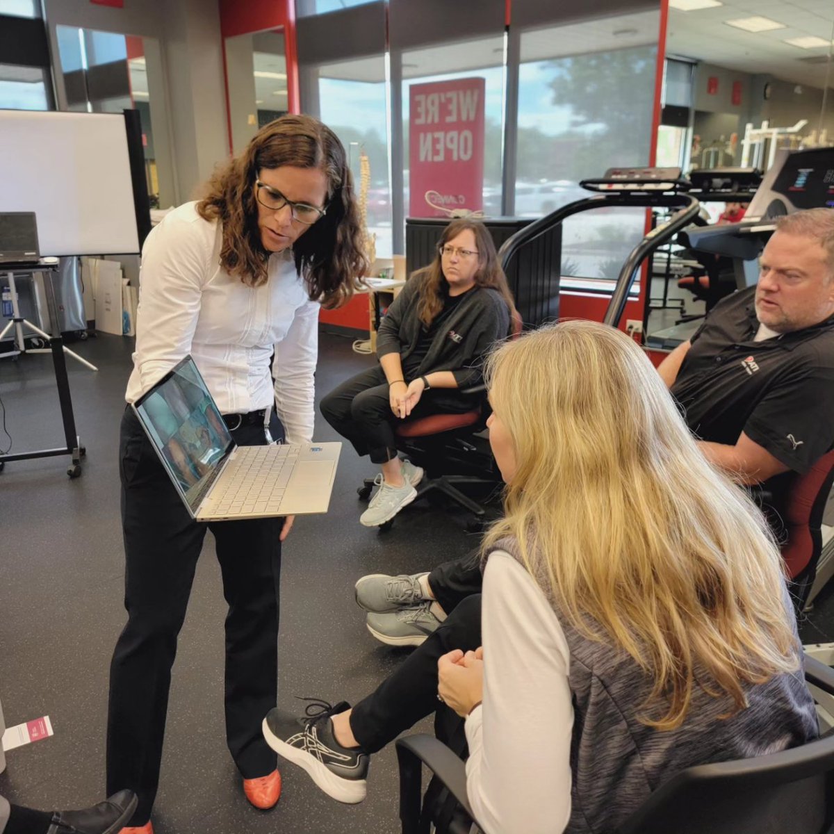 marykmulcaheymd's tweet photo. Working closely w/ our physical therapy partners is critical to providing excellent care for our patients! Thank you @ATIPT for inviting me to speak to your team about my practice, my interest in #QuadACL, &amp; my excitement for all things @LoyolaSportsMed! 

#orthowitter #sportsdoc https://t.co/55KH1CokD7