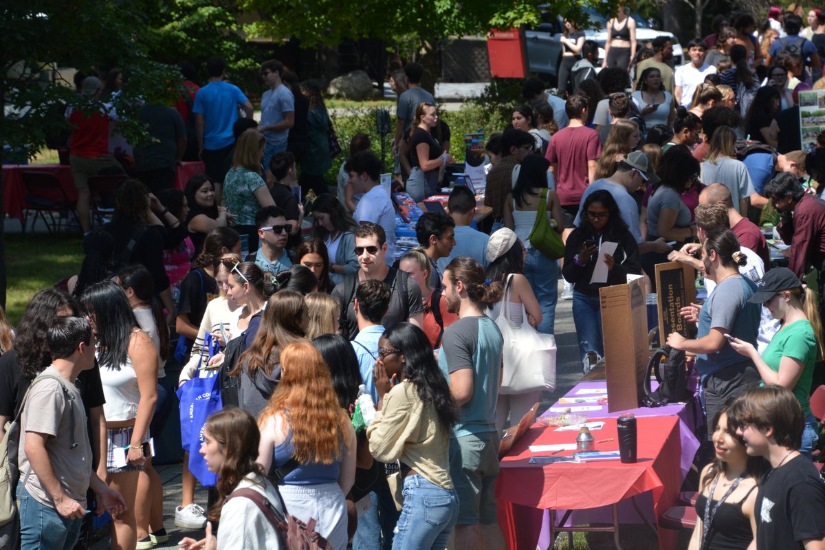 What a fantastic day and turnout for the Student Involvement and Global Opportunities Fairs yesterday! Roadrunners got to meet reps from over 100 clubs, orgs, Greek life, community service and international opportunities yesterday.