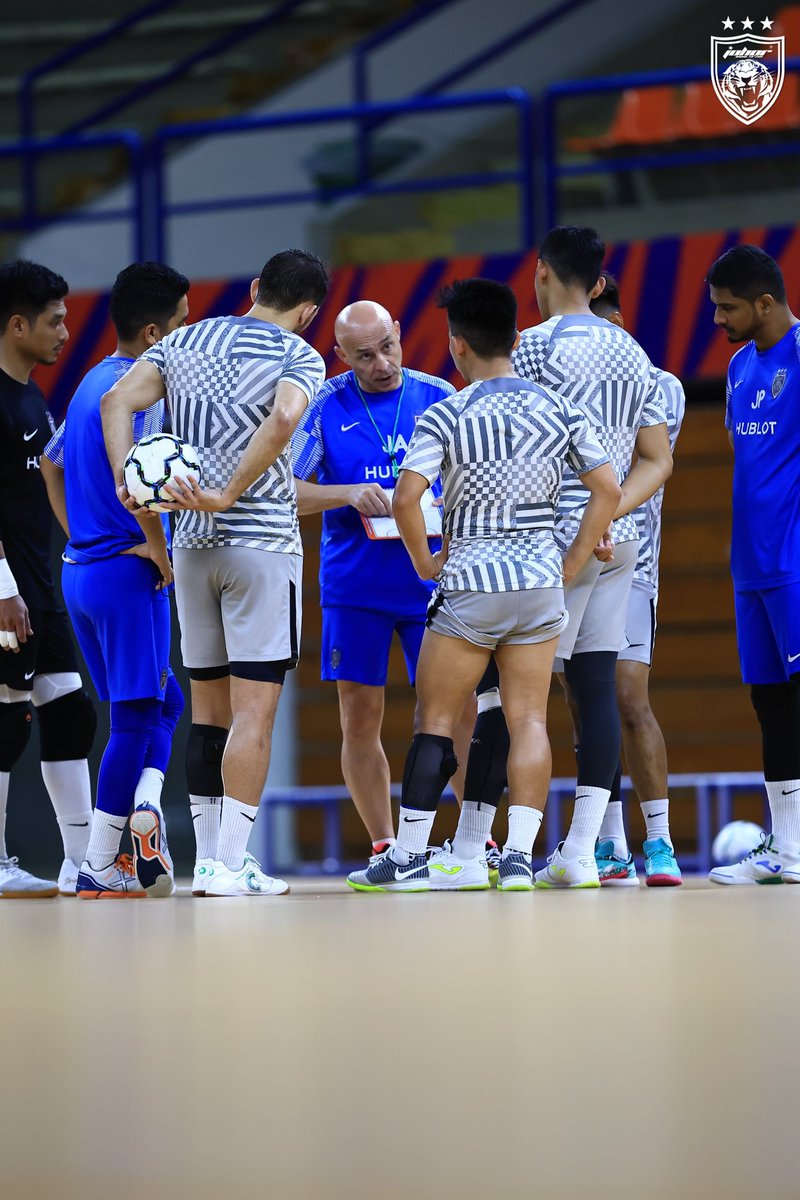 futsaljdt's tweet photo. Focused for Saturday night πͺ #sf2ndleg
More photos : https://t.co/s2ZveW9n2h
#MFC2023
#JDTFutsal
#JDTFamily
#luaskanKuasamu https://t.co/Mj5hMlqauR