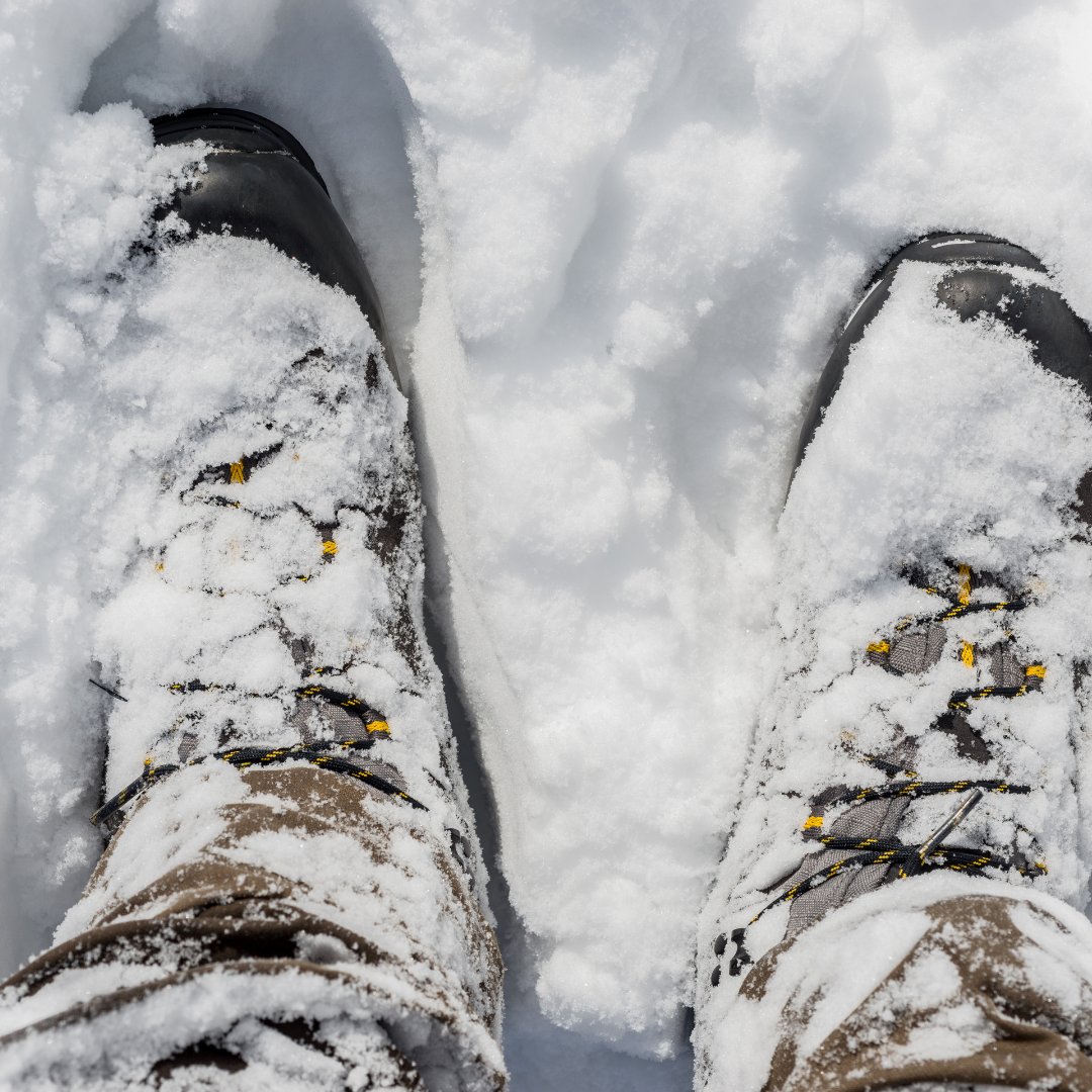 GIESnowMagazine's tweet photo. Snow is a dangerous job. That's why safety training is essential. It teaches your employees best practices, how to avoid hazards, and how to use equipment correctly. Don't take chances with safety this winter. Start your training today. https://t.co/Qdm3e2IFXh