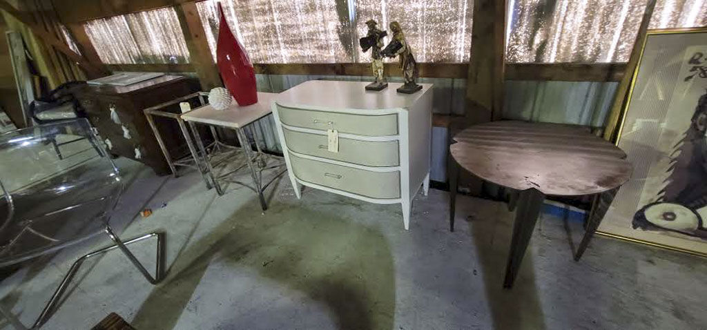 AaronSiepierski's tweet image. Our Waterford Estate Sale is loaded with gems that will complete your home furniture.

Get ready to score big! 💯

📌 3059 Dixie Hwy Waterford, MI 48328

#antiquedesks #desks #bedframe #metaltable #pedestaltables #woodbench #furniture #estatesales #estatesalescore #scorebig