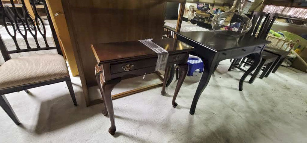 AaronSiepierski's tweet image. Our Waterford Estate Sale is loaded with gems that will complete your home furniture.

Get ready to score big! 💯

📌 3059 Dixie Hwy Waterford, MI 48328

#antiquedesks #desks #bedframe #metaltable #pedestaltables #woodbench #furniture #estatesales #estatesalescore #scorebig