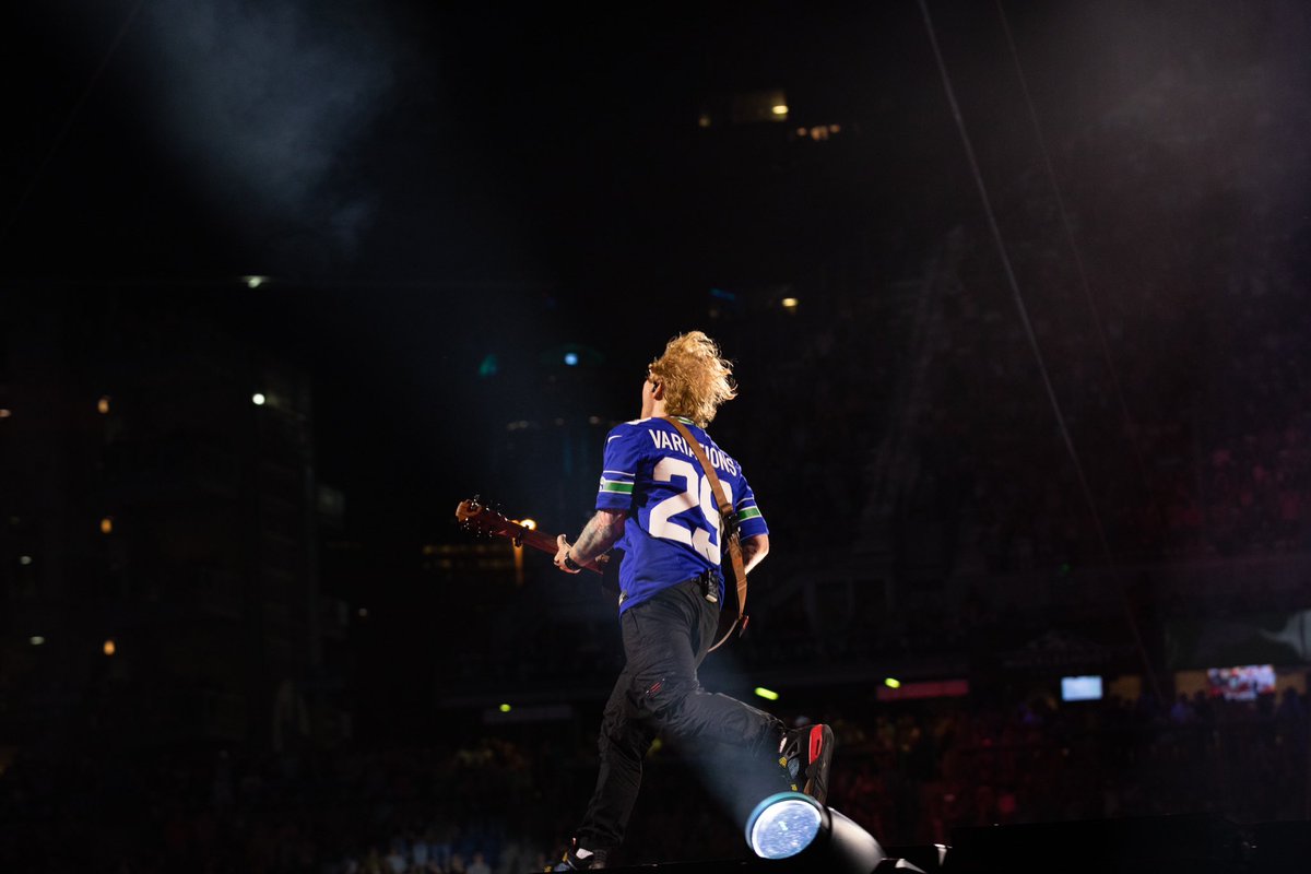edsheeran's tweet photo. Some more favourites from Seattle 🫶

📸 @MarkSurridge https://t.co/DzAF3xG3Rz