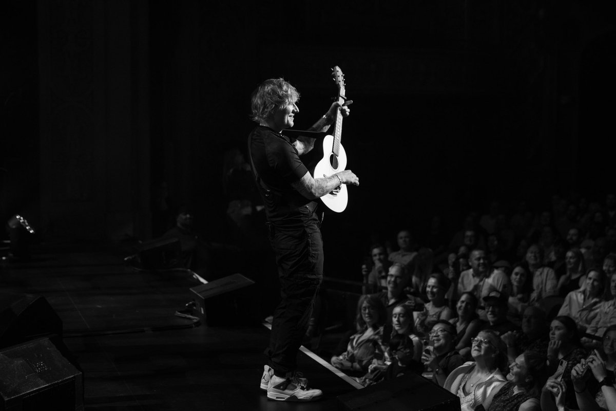 edsheeran's tweet photo. Some more favourites from Seattle 🫶

📸 @MarkSurridge https://t.co/DzAF3xG3Rz