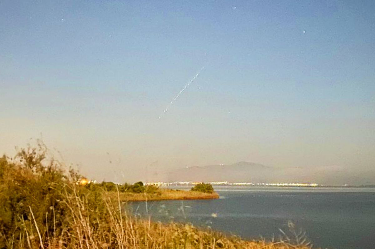azinlikca's tweet photo. Batı Trakya’da Starlink uyduları bir kez daha ortaya çıktı #Yunanistan_Batı_Trakya_Haber #batı_trakya #elon_musk #fanari | https://t.co/I47vMcO0BX https://t.co/gJrGXZOFkG