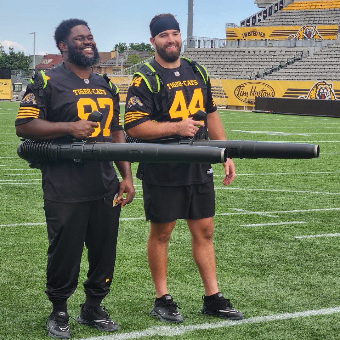 gwtoolscanada's tweet image. Cleaning up the field for the big game! 🐯 We've got the 🔝 of the line, backpack blower to get the job done like a 💪. 

#TiCats  #BackpackBlower #greenworks #batteryoperated