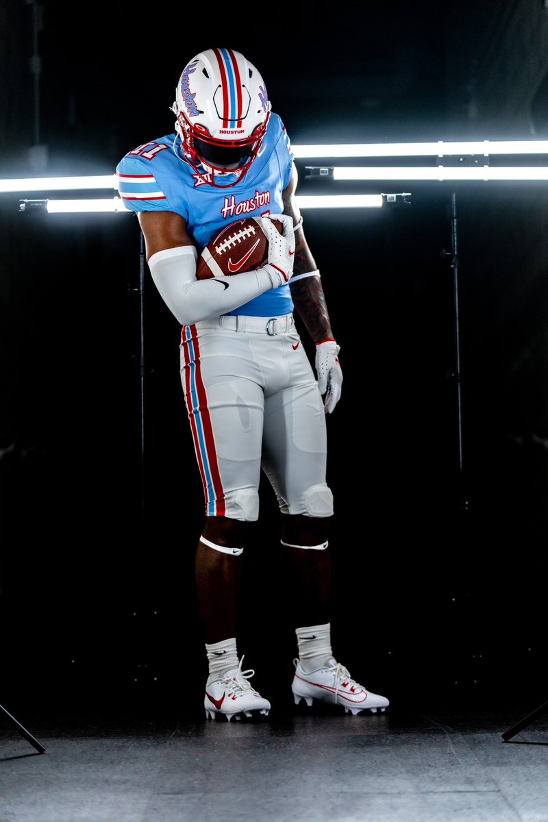 For its 2023 opener on Saturday, the Houston Cougars will be rocking Houston Oilers-style uniforms as an homage to the city. Here’s a look: