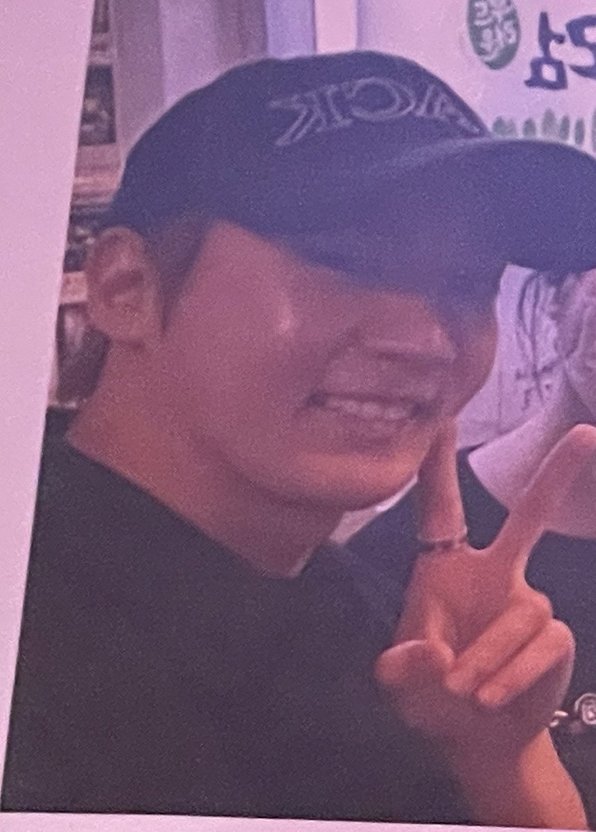 Chanpuya0709's tweet photo. 고댝교 동창회 하러 갔는데 앉은 자리 옆에 찬희 사진고ㅓ..사인있어서 당황함…..

*다른 멤버도 아니고….최애가 왔던 가게에서 동창회를 할 확률을 구하시오(100)* https://t.co/Rhzx1tYMjX