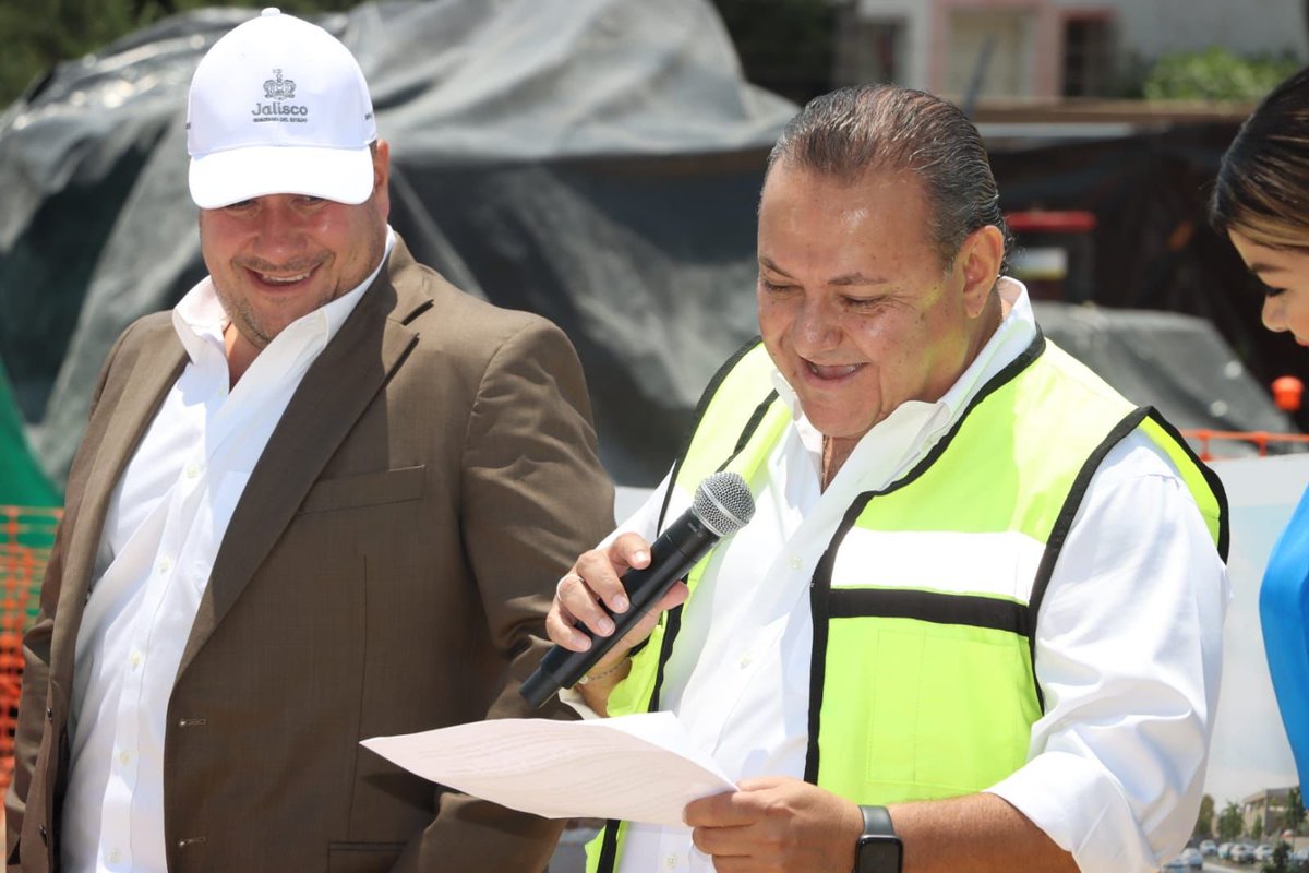 OscarAlexC's tweet photo. La primera piedra de “Los Olivos” se colocó en 2022, hoy es una realidad, con equipo médico de primer nivel e instalaciones dignas para quienes prestaron su servicio al Estado. @HecPizano @EnriqueAlfaroR @gilortegavaldes @alejandro_qp @JuanJoseFrangie @GabyCardenas https://t.co/j1R2xq0BUW