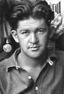IrishStewCast's tweet photo. This picture was taken 108 years ago and features a young man whose work would be admired across the globe. He was born in Maine, the son of two Irish immigrants.
Hed died 50 years ago today.
Can you identify him?
#IrishBiography #GlobalIrishNation https://t.co/0oTW0cV6Cf