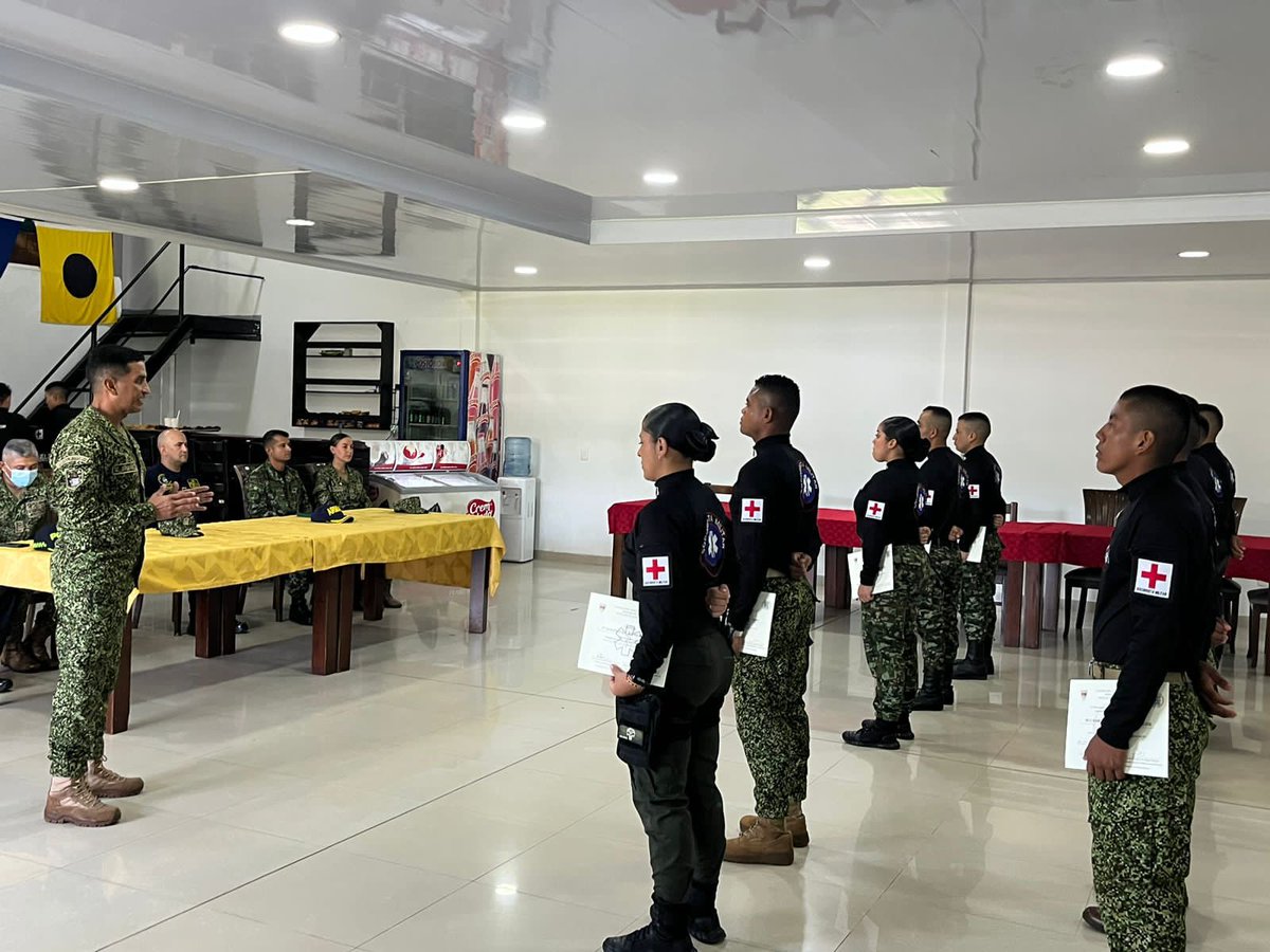 ArmadaColombia's tweet photo. BZ! 🎉 21 militares de los componentes de @COL_EJERCITO y @ArmadaColombia del #CESYP y efectivos de @PoliciaColombia adquirieron una nueva habilidad; como Socorristas Militares. Pondrán al servicio de las #FuerzasMilitares y del país sus nuevos conocimientos #SiempreFirmes ⚓️🇨🇴 https://t.co/ZSxKmXSJp0
