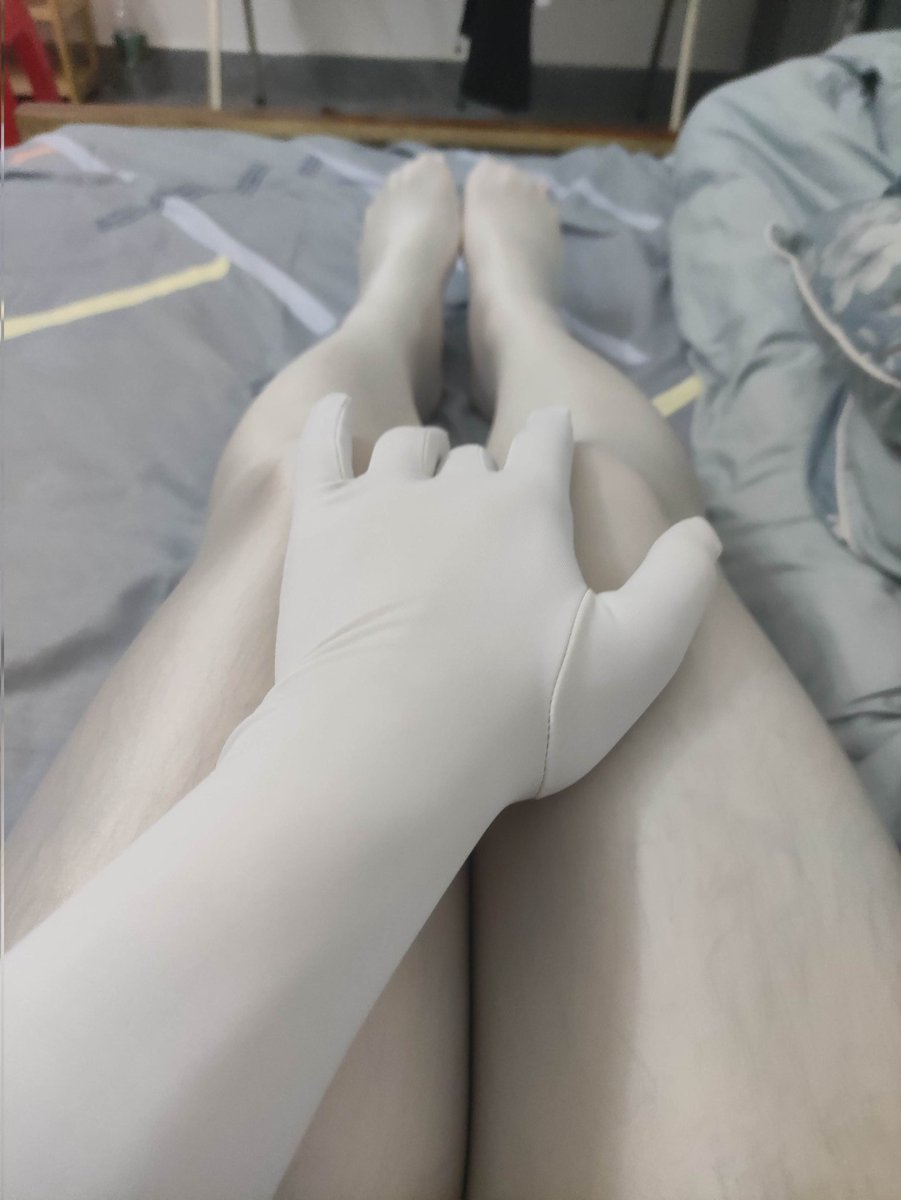 gloveslover01's tweet photo. 今天是长手套配过膝袜的一天捏 https://t.co/9JDEUgpasQ
