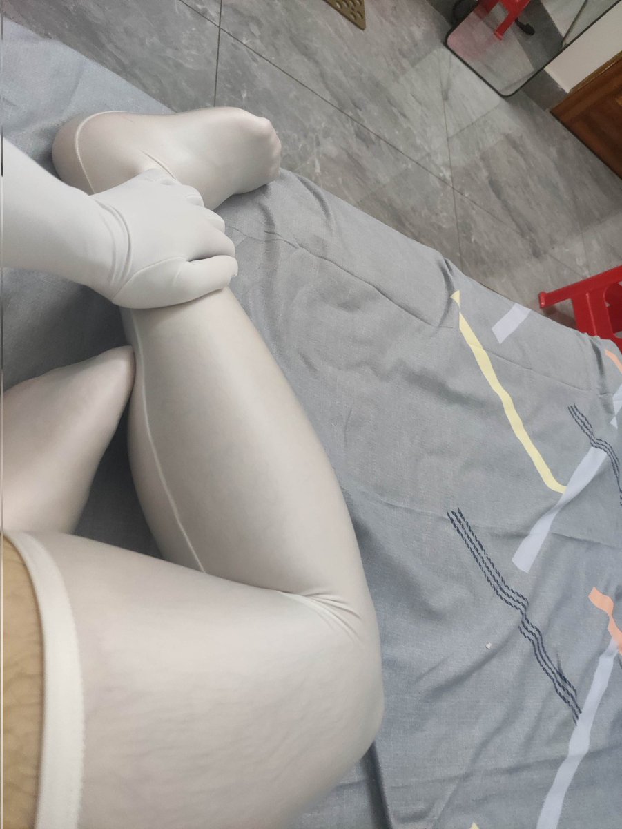 gloveslover01's tweet photo. 今天是长手套配过膝袜的一天捏 https://t.co/9JDEUgpasQ