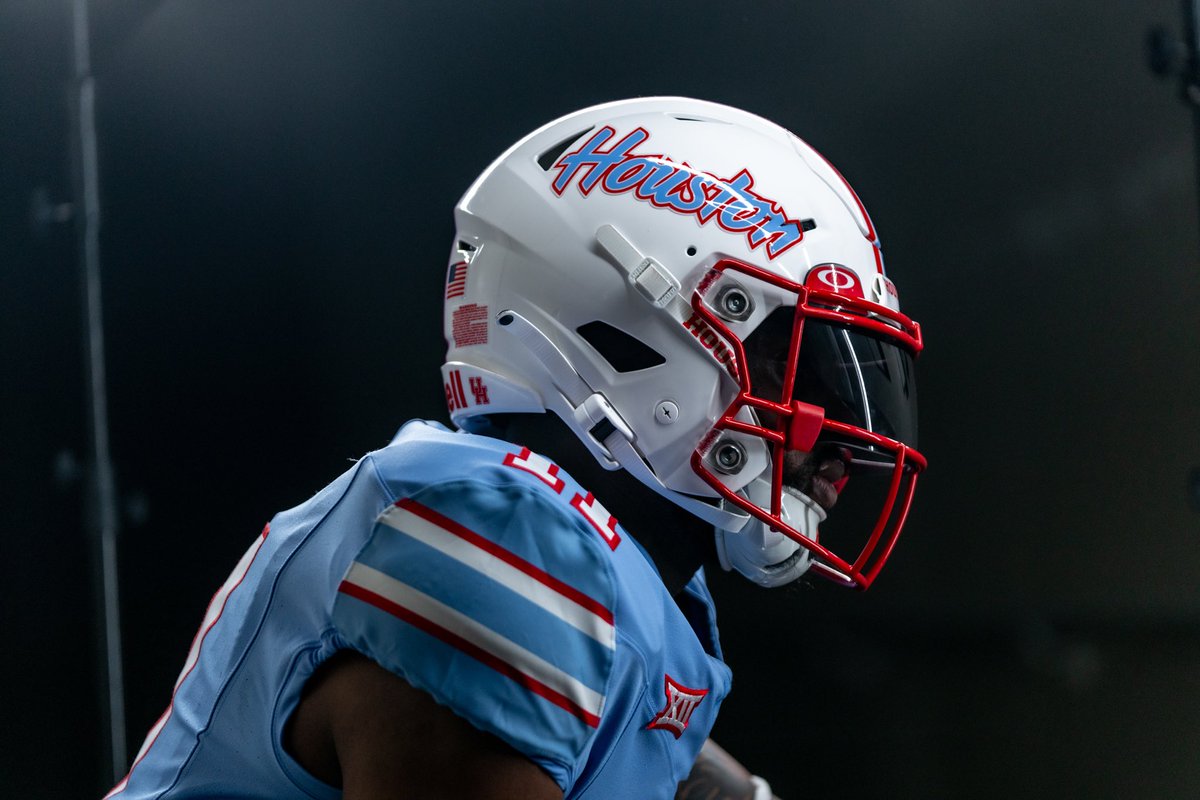 Brett_McMurphy's tweet photo. Houston will wear these sweet commemorative uniforms Saturday vs. UTSA, paying tribute to City of Houston’s football history &amp; the Oilers 👀 https://t.co/CwlQRRuozu
