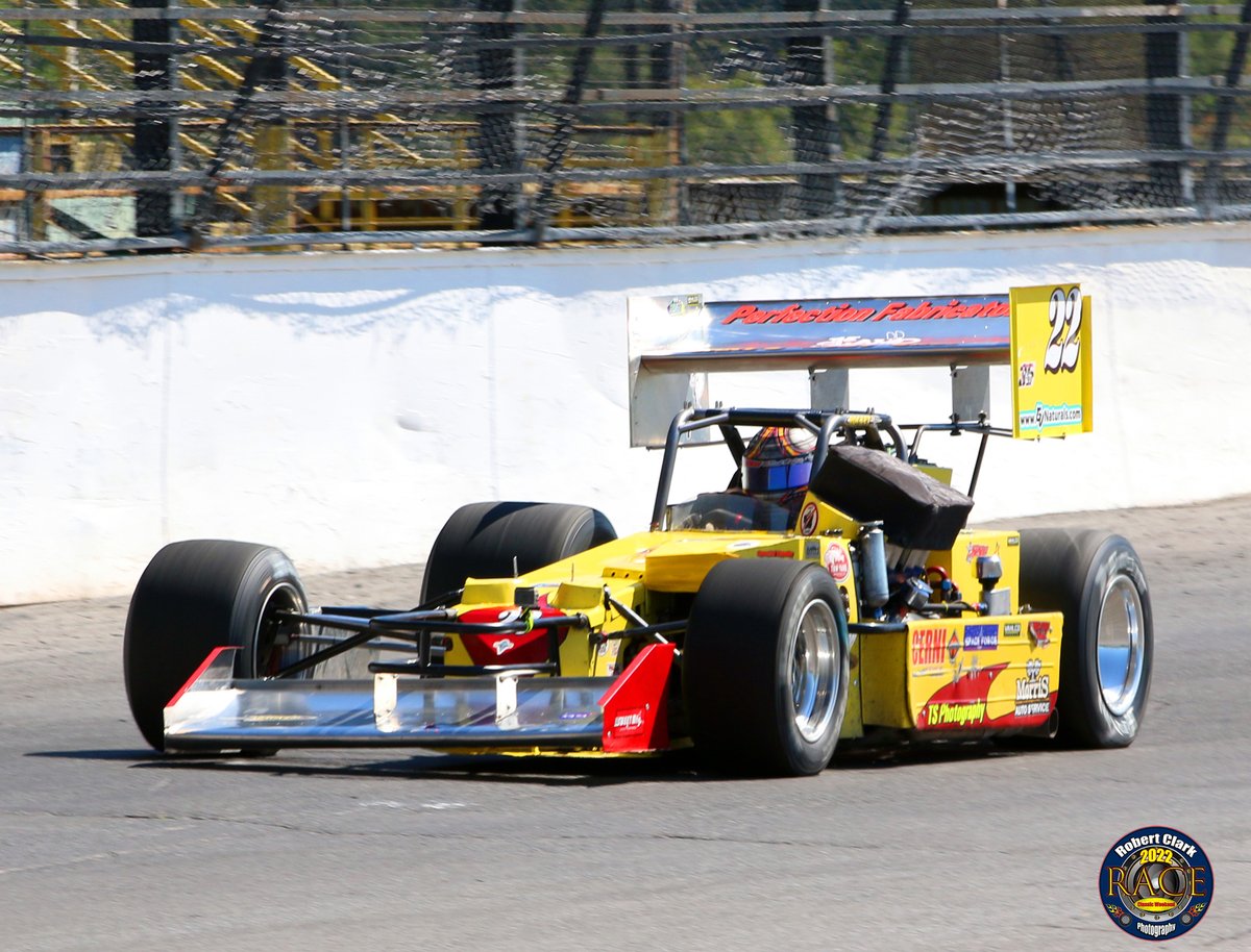 OswegoSpeedway's tweet photo. Mike Bruce, Mike McVetta, Aric Iosue, Bobby Holmes, Talen Hawksby, Greg Richardson and more are in the pit area for the #BudClassicWeek67 Thursday AM test - testing runs until 2pm and then we will go into our second session from 3 to 8pm. Stands OPEN and FREE all day long! https://t.co/a80PeljkRx