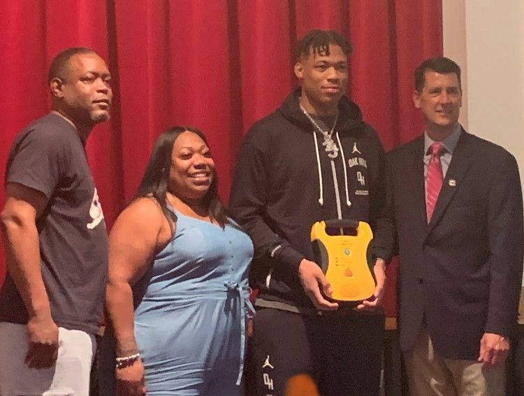 Today we had the honor of welcoming Oak Hill Academy Alumnus and NBA player, Keyontae Johnson, @OKCThunder, to campus to share in morning assembly and to donate an AED to the school.  

#Hoops #Keyontae #NBA #OakHillAcademy #ThunderUp