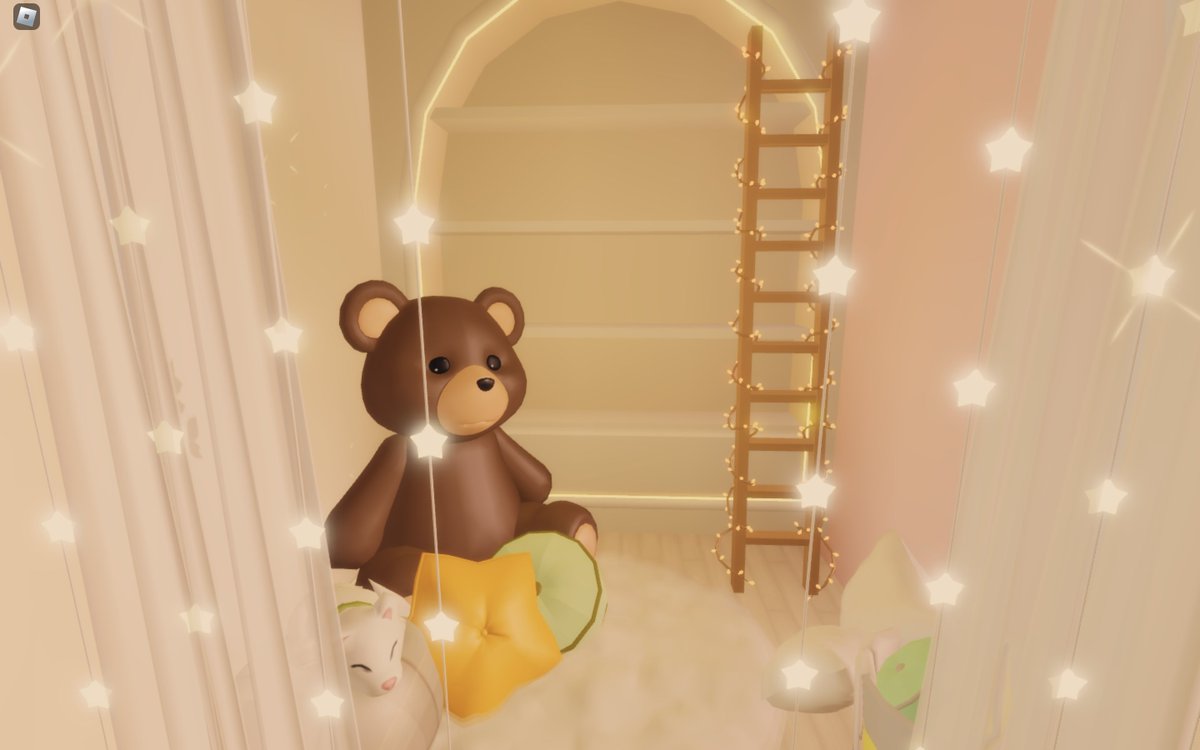 FrogShroomi's tweet photo. My 600k dorm in royale high! #royalehigh #royalehighdorms #royalehighnewschool #royalehighcampus3 https://t.co/u5afNyxcNs