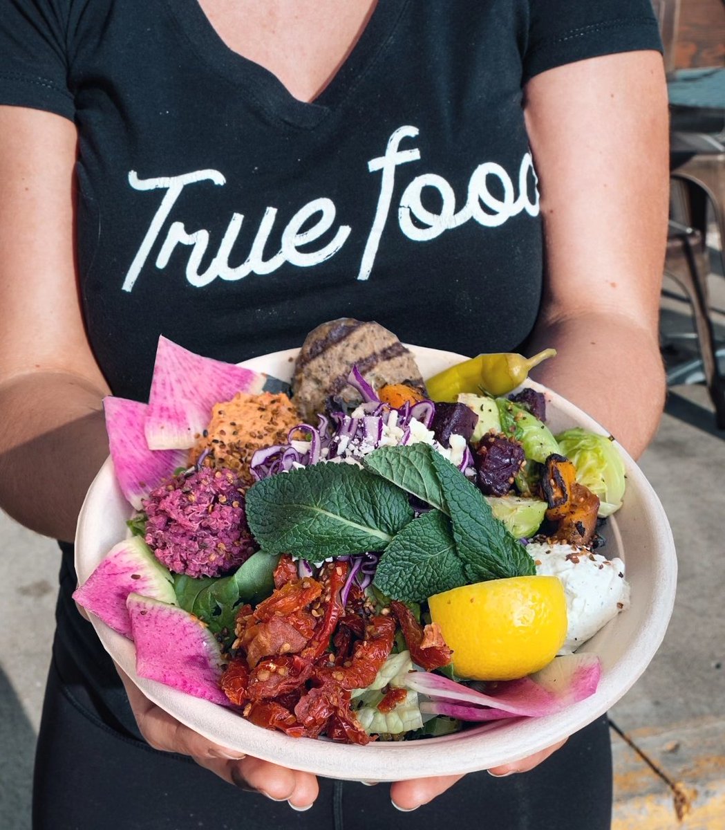 PirhoGrill's tweet photo. Happy #NationalEatOutsideDay! 🌞🌳
Come craft a gourmet bowl filled with PI·RHO goodness and celebrate the flavours of nature at your favourite picnic spot, or dine al fresco on the patios of our #Centretown and #Kanata locations.🎈
#Truefood #FreshGreekGrill 🇬🇷 https://t.co/bIFJqU0brs