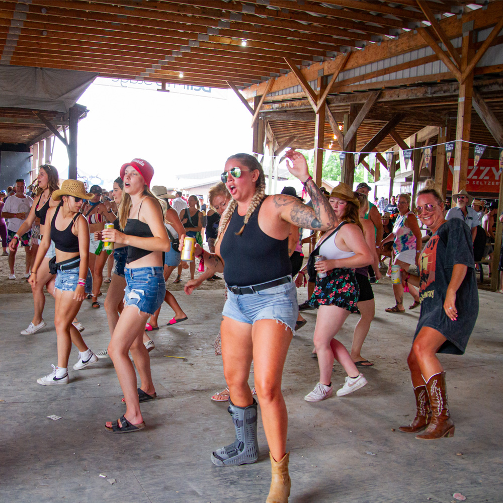 dauphincfest's tweet image. #ThrowbackThursday #CFEST23
🎶Oh, get down turn around go to town boot scootin' boogie 🎶