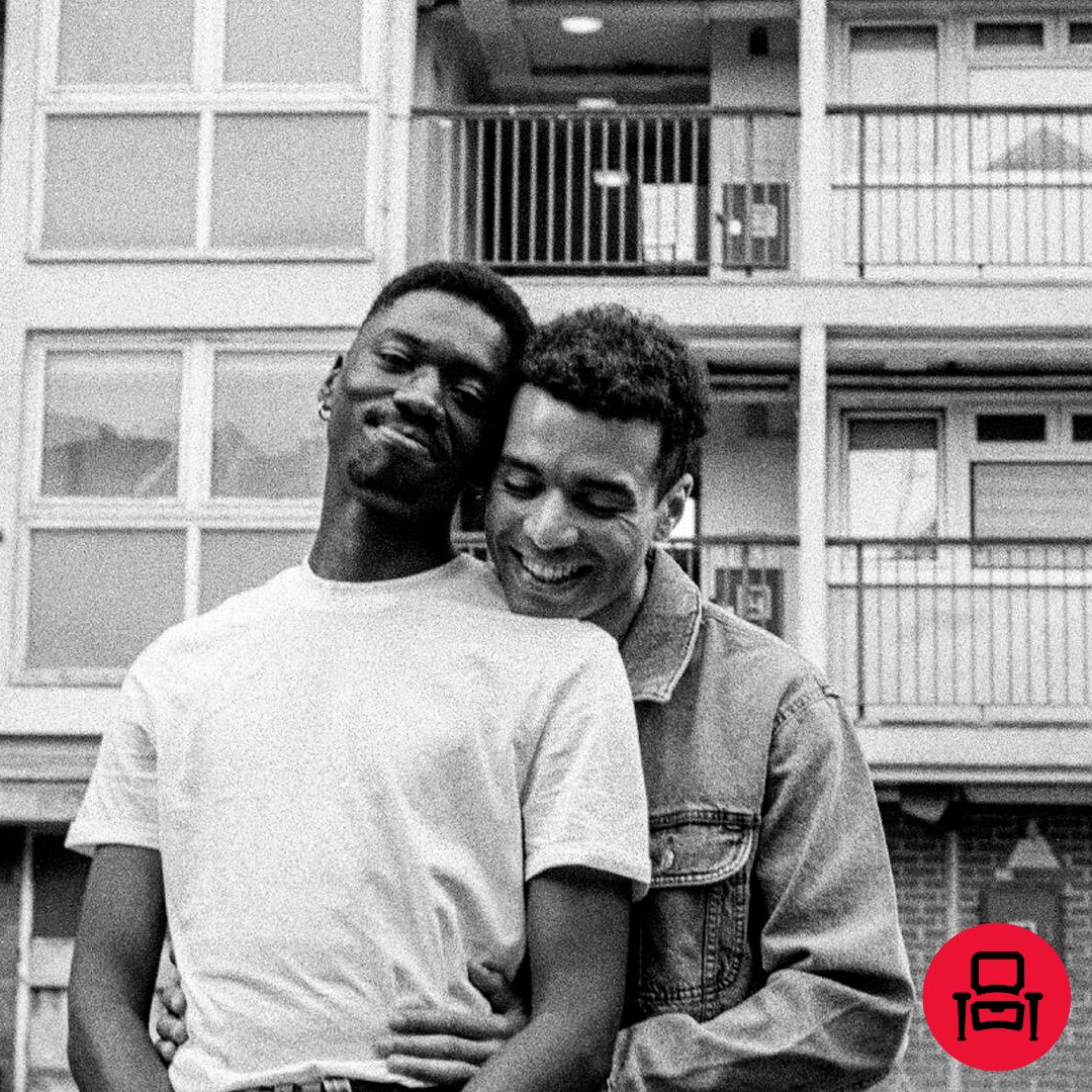 🗯️"Joy can be a political gesture"... <a href="/lyngardner/">lyngardner</a> chats with the director of the 30th anniversary revival of Beautiful Thing at the Theatre Royal Stratford East.

👉Read on: eu1.hubs.ly/H059wf90

<a href="/stratfordeast/">Stratford East</a> @SimpsonPike <a href="/RAkuwudike/">Raphael Akuwudike</a>