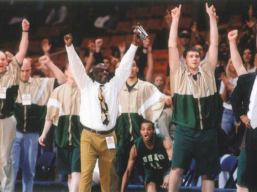 usaodrovers's tweet photo. Who did it better? ๐๐ฅณ
#ThrowbackThursday #Drover50th ๐ค #DroverNation https://t.co/3mBXE4trQQ