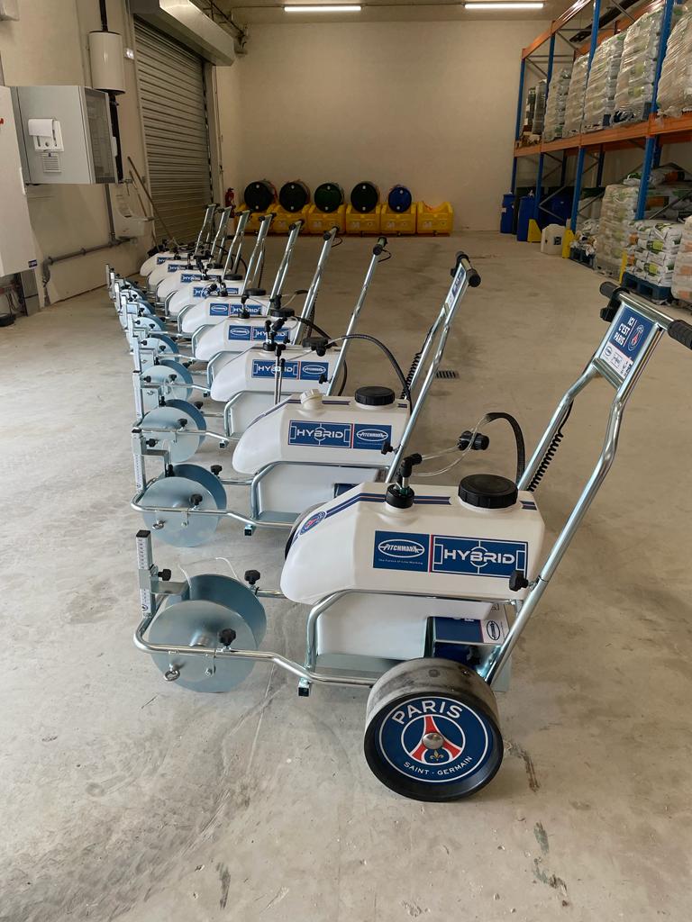 Dave_Turfix's tweet photo. 3 others hiding but nevertheless an impressive line up in 🇫🇷
The original 🇬🇧 @PitchmarkLtd TM Hybrid spray marker 🥇 from @TurfixSolutions https://t.co/kNjbTLmafz