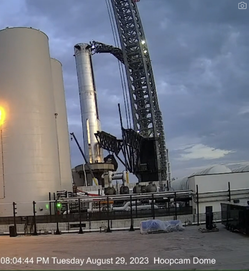 VickiCocks15's tweet photo. Side by side shots from @epicspaceflight #Hoop2Cam to show the change in height of the OLIT staircase. Maarvin moved across yesterday to lift some extra sections over night, last night. https://t.co/9Em13huKTi
