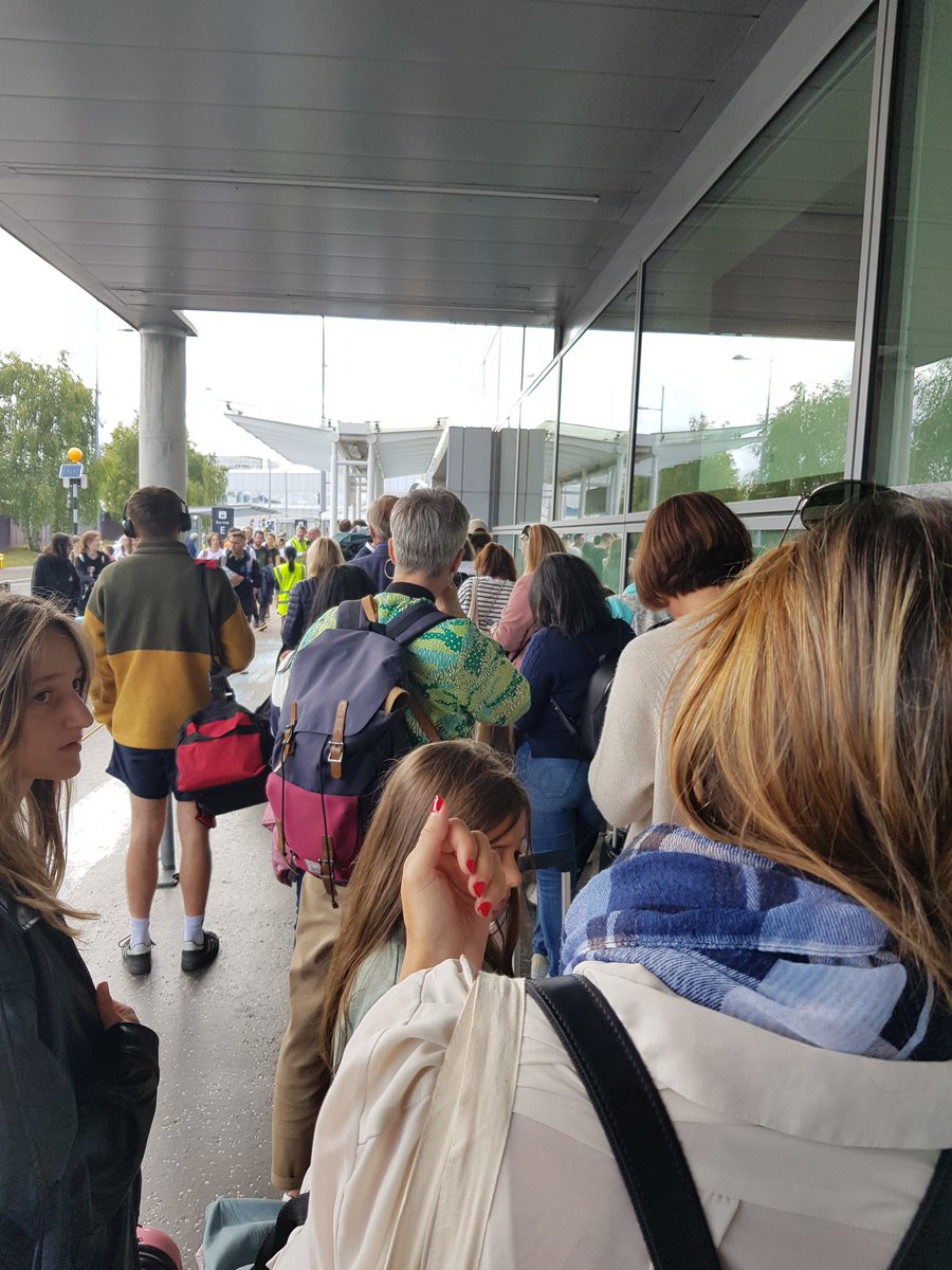 Queues of frustrated travellers inside the terminal and outside. BA have advised of an IT problem with security scanning systems. It's taken 1 hour 22 mins from check-in to clear security. Welcome to Scotland's Third-World Airport <a href="/EdinburghAirpo1/">EdinburghAirport(no)</a> <a href="/BBCScotlandNews/">BBC Scotland News</a> <a href="/SkyNewsBreak/">Sky News Breaking</a>