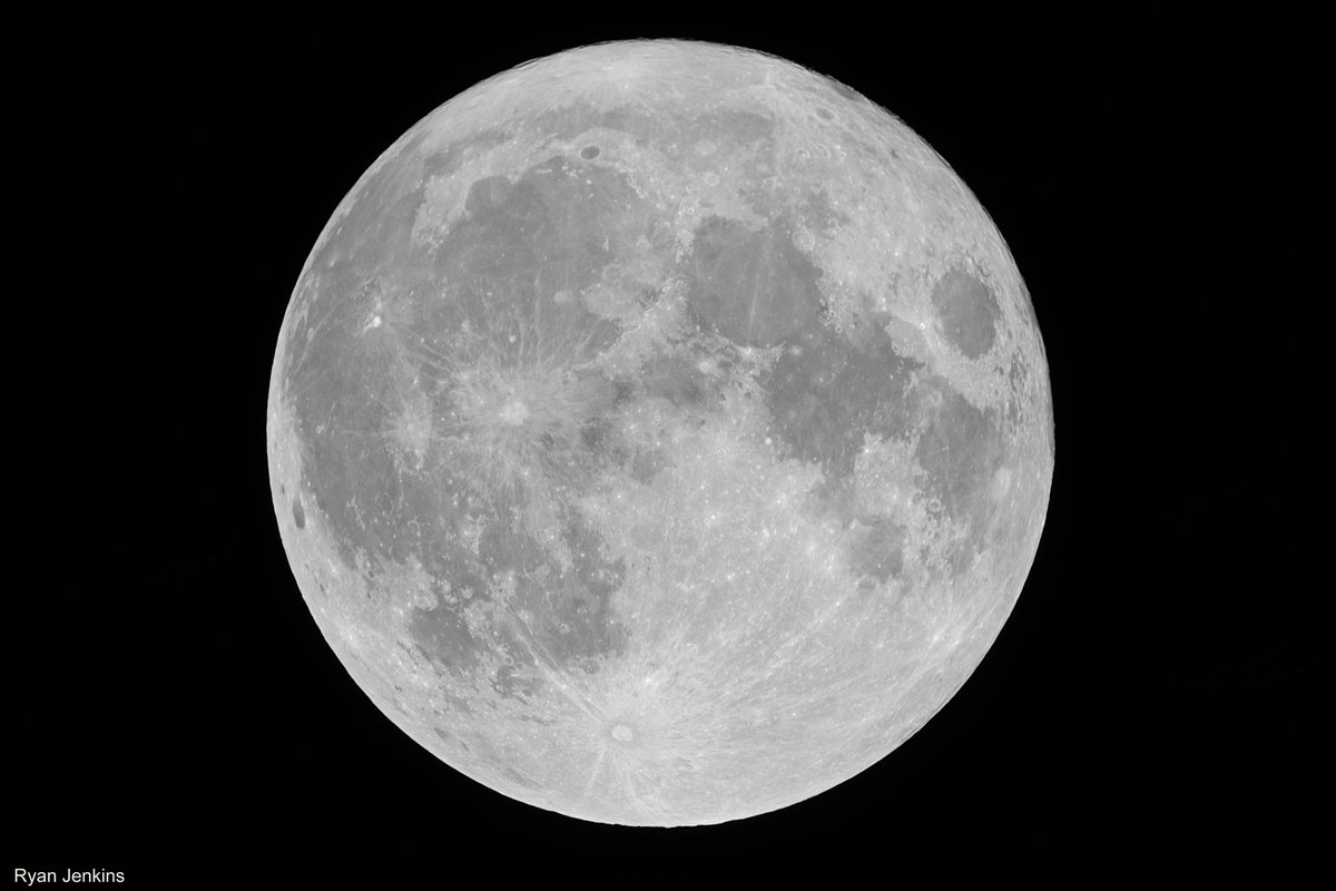 Last night's #SuperBlueMoon from Oklahoma. <a href="/LauraMockWX/">Laura Mock ⛈</a> <a href="/jamesaydelott/">𝘑𝘢𝘮𝘦𝘴 𝘈𝘺𝘥𝘦𝘭𝘰𝘵𝘵 📡🌪️🤓🍷🏴‍☠️</a>