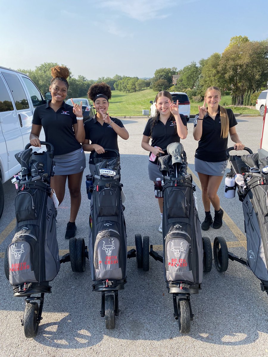 Bell East rolling out the 10th grade ladies! First time for this group playing 18 holes. Building the game of golf.