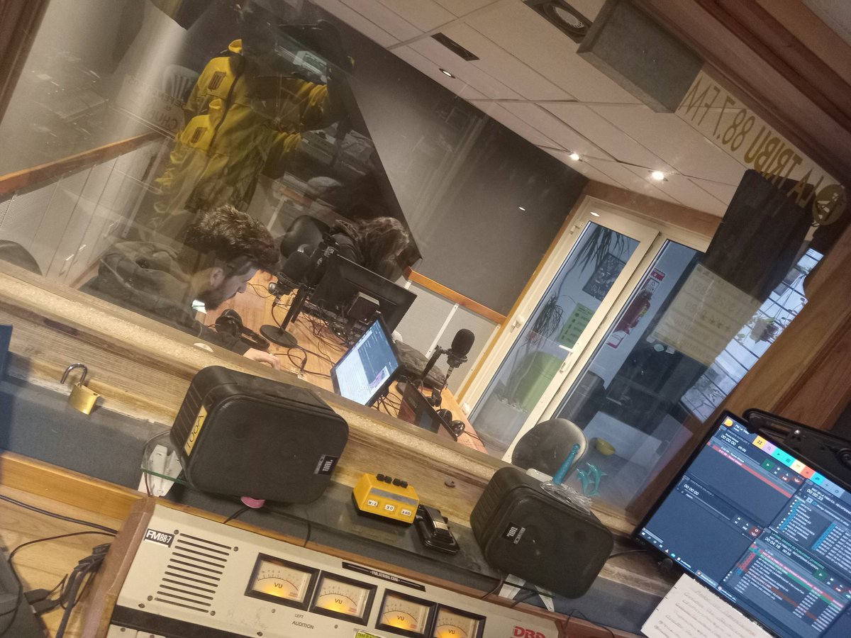 📍La camapaña de la derecha, de la super derecha y de la recontraderecha.

Ya estamos en #LaTribu <a href="/fmlatribu/">LA TRIBU</a> 
📻 Hasta las 13hs nos subimos a #LaMontania