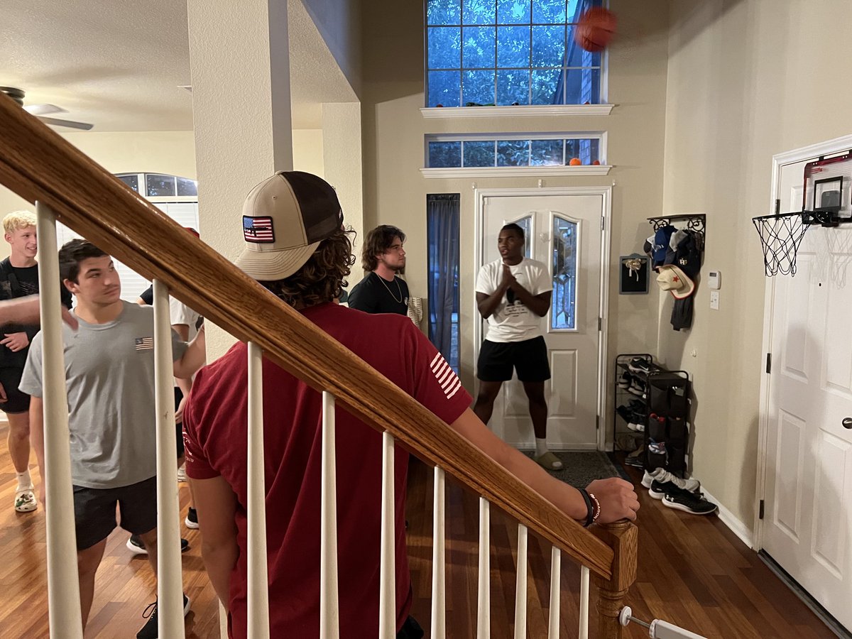 coachcarr1118's tweet photo. Great time last night with the LBs! https://t.co/DbfmTMCtLF