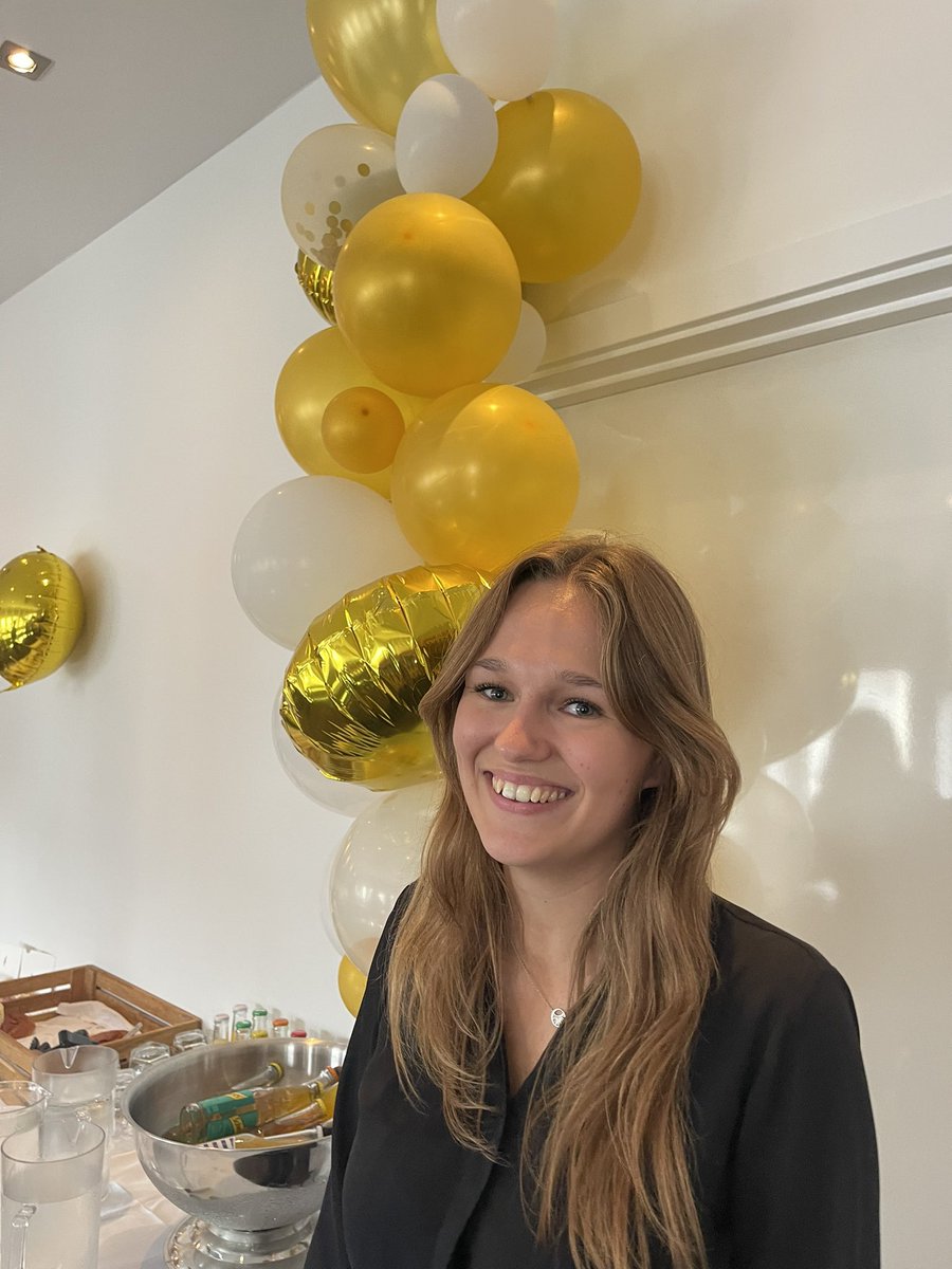 NiclasBekker's tweet photo. I dag blev datteren så færdig som receptionist 🥰  Hun er samtidig udtaget til at repræsentere 🇩🇰 til World skills Asia i Abu Dhabi om et par måneder som receptionist! #StoltFar 💪🏻 https://t.co/ratN76k0HC