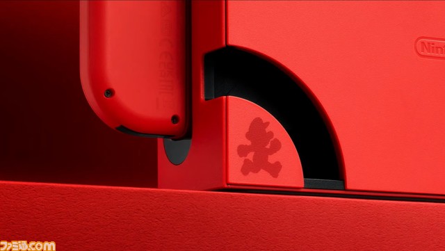 famitsu's tweet photo. Nintendo Switch（ニンテンドースイッチ）有機ELモデルの新色”マリオレッド”10月6日発売決定

マリオの赤がモチーフの新たなカラー。付属のドックにはマリオのシルエットや隠しコインの仕掛けも

#スーパーマリオブラザーズワンダー

 https://t.co/wdLLFYJKuV https://t.co/LpEYg1t0tN