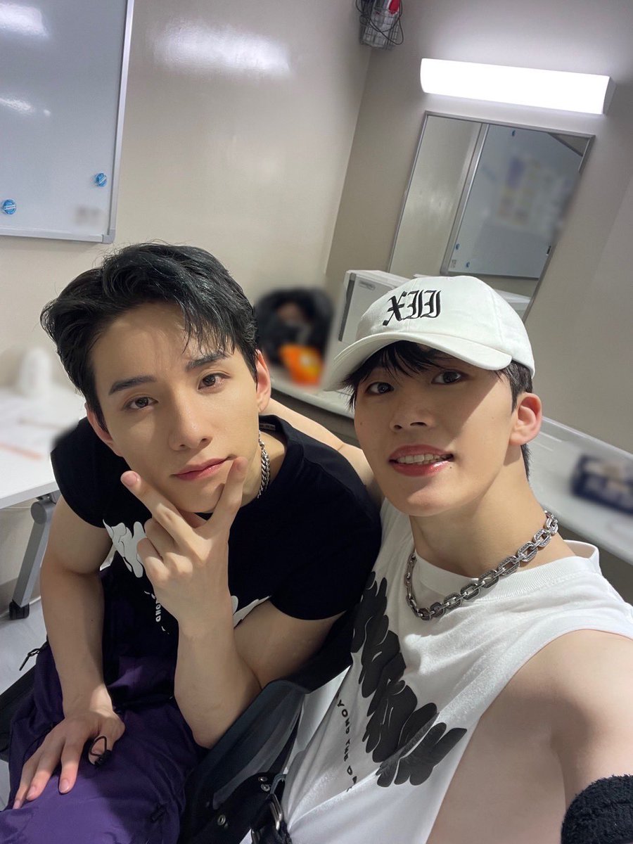 official_jo1's tweet photo. [#木全翔也]
愛知2日間ありがとうございました！！
ガイシホールに立てたのはみんなのおかげです！！
ありがとう！！
あい、チーズ！✌️

#JO1 #KIMATASYOYA https://t.co/6zUg7shFc7