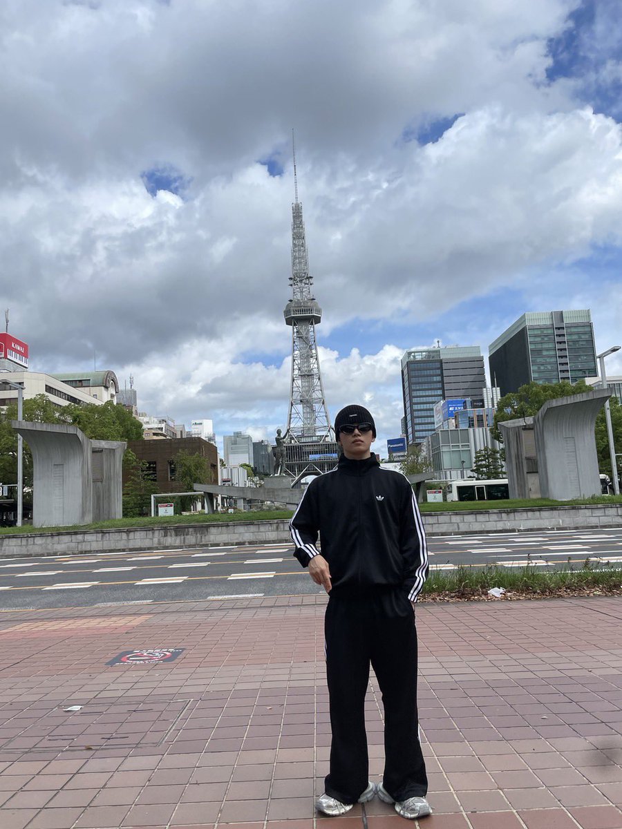 official_jo1's tweet photo. [#木全翔也]
愛知2日間ありがとうございました！！
ガイシホールに立てたのはみんなのおかげです！！
ありがとう！！
あい、チーズ！✌️

#JO1 #KIMATASYOYA https://t.co/6zUg7shFc7