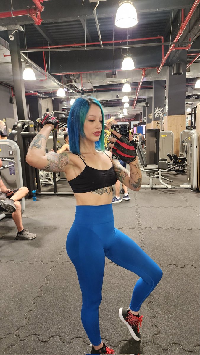 ly_ziser's tweet photo. So hard to be back at the gym after two weeks,  but at least my pump starts coming back 😅👏

#FitnessMotivation #gymtime https://t.co/WFkzmxMMWC