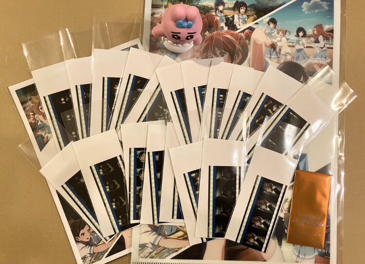 koukanbuta's tweet photo. 響け！ユーフォニアム
第4週目入場者特���35mmフィルム
可能な限り映画館に行ってみた。

20枚中1枚も同じシーンが無くて、こんな時はめちゃくちゃ嬉しいのと何とも言えない絶望感が同時に来るのね。分かっていたけれども自力コンプリートとか不可能ですわこれ。
お気に入りはいい子。いい子のシーン。 https://t.co/oWal4hKEks